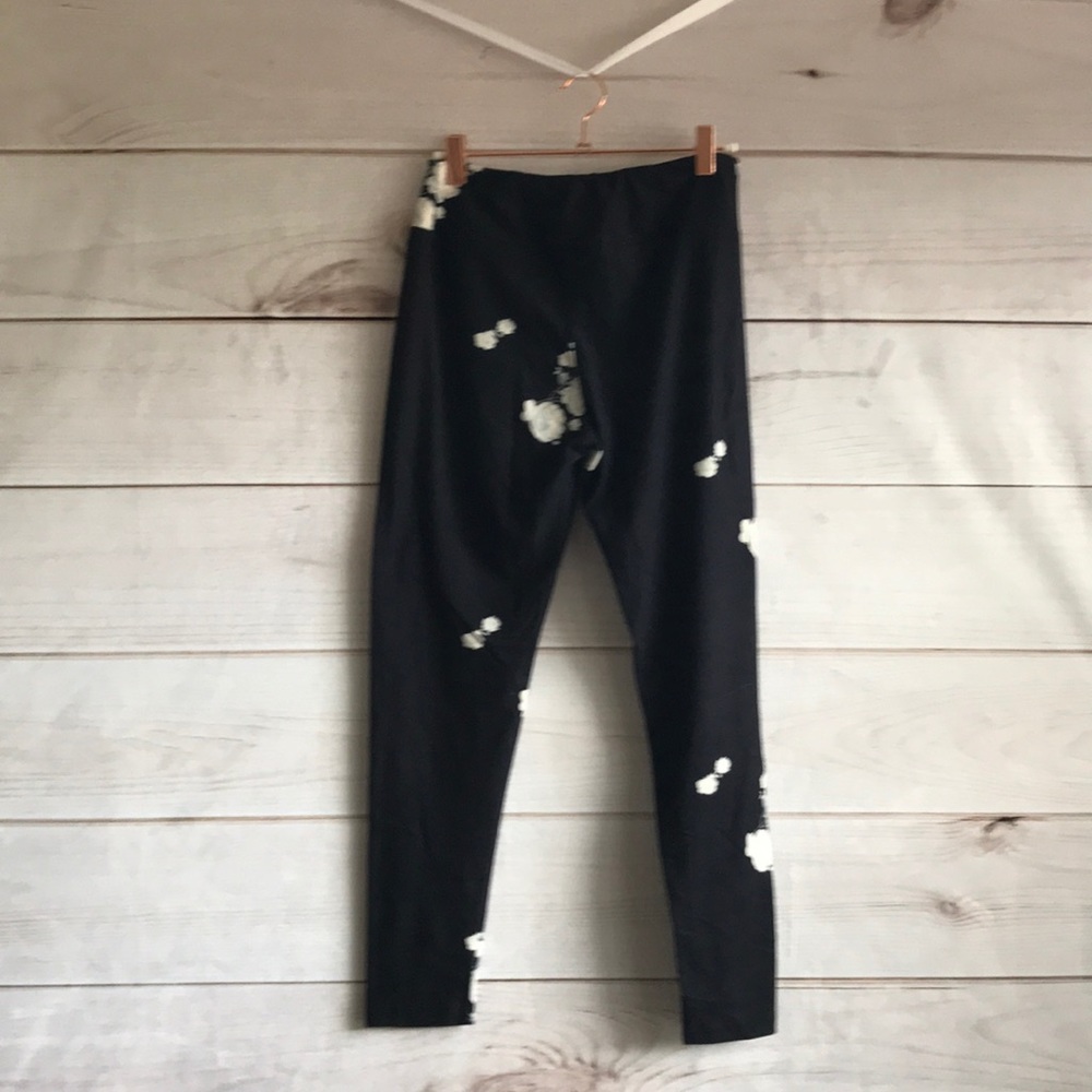 Black & White Floral Leggings - Picture 2 of 6